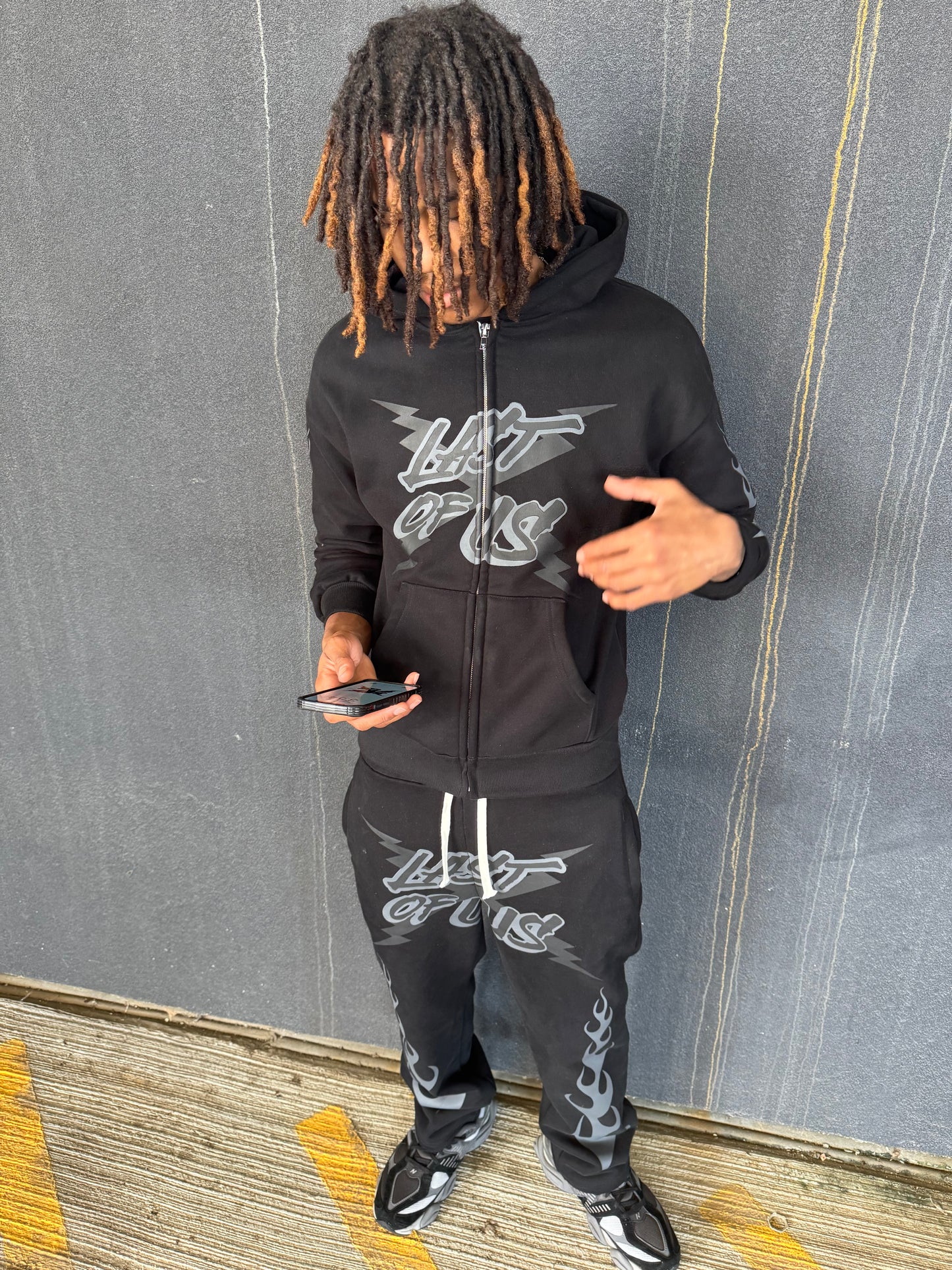 BLACK LOU SWEATSUIT