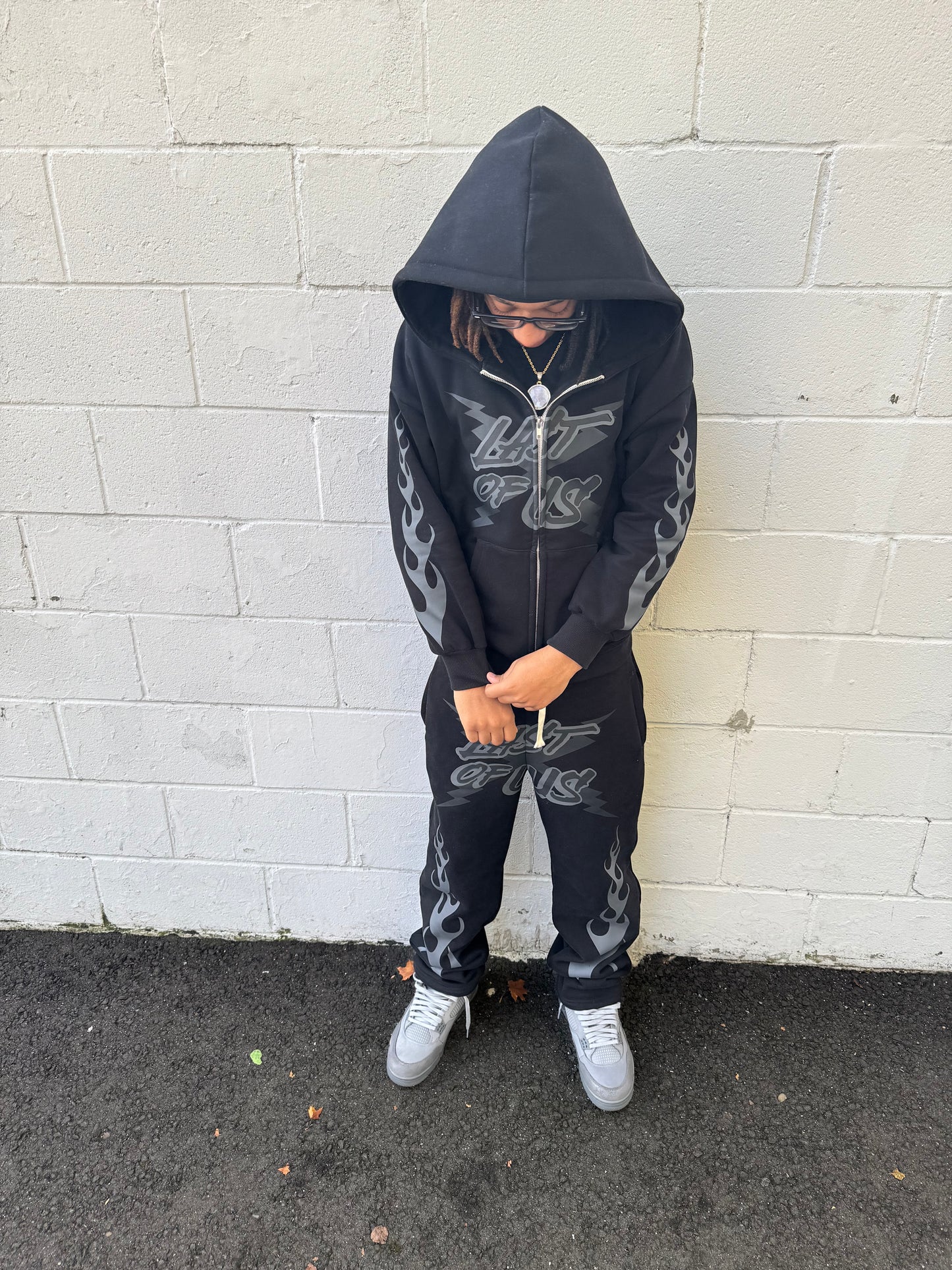 BLACK LOU SWEATSUIT